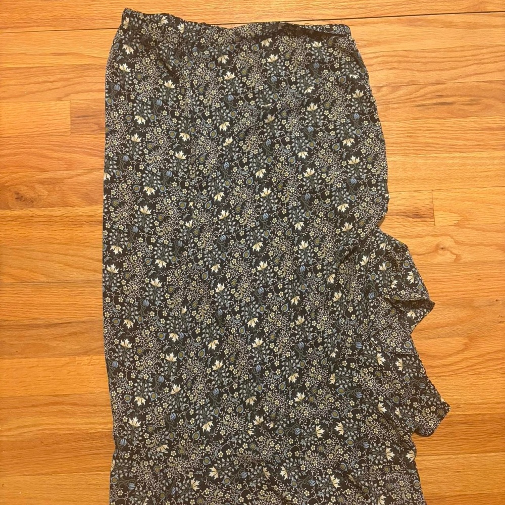Max Studio Black and Blue Floral Top
